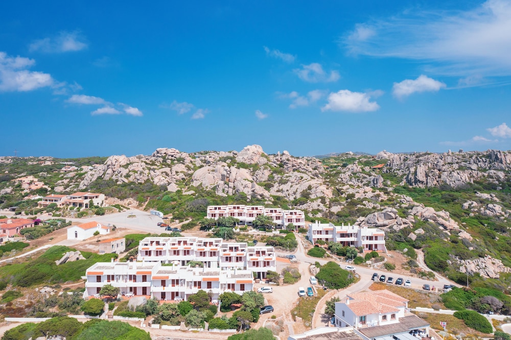 Residence Baia Santa Reparata — Hotel building in Capo Testa, Sardinia