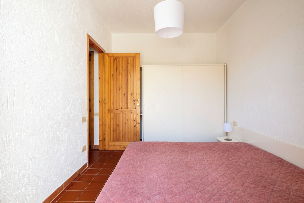 Residence Baia Santa Reparata — Hotel rooms in Capo Testa, Sardinia