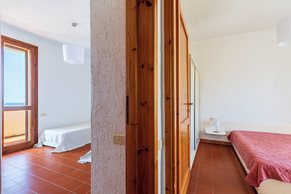 Residence Baia Santa Reparata — Hotel rooms in Capo Testa, Sardinia