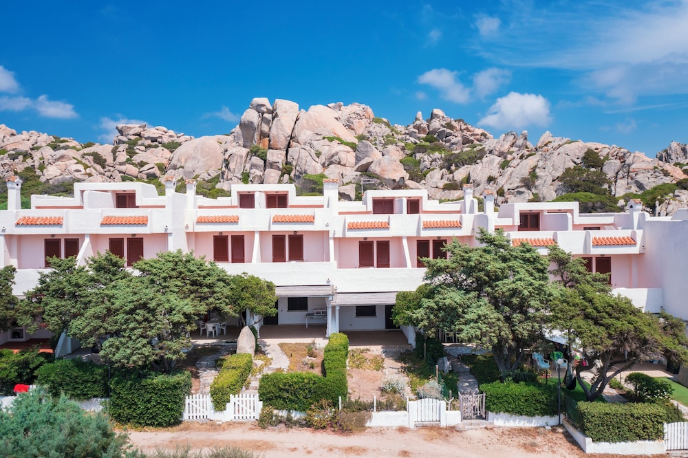Residence Baia Santa Reparata — Hotel building in Capo Testa, Sardinia