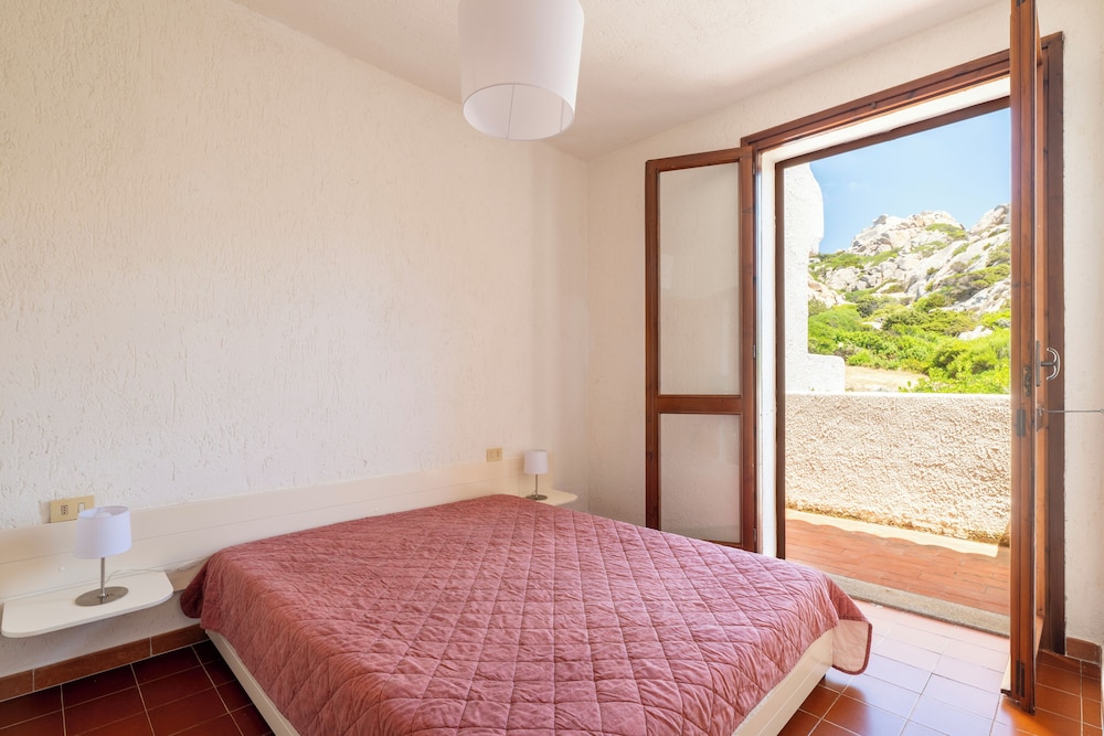 Residence Baia Santa Reparata — Hotel rooms in Capo Testa, Sardinia