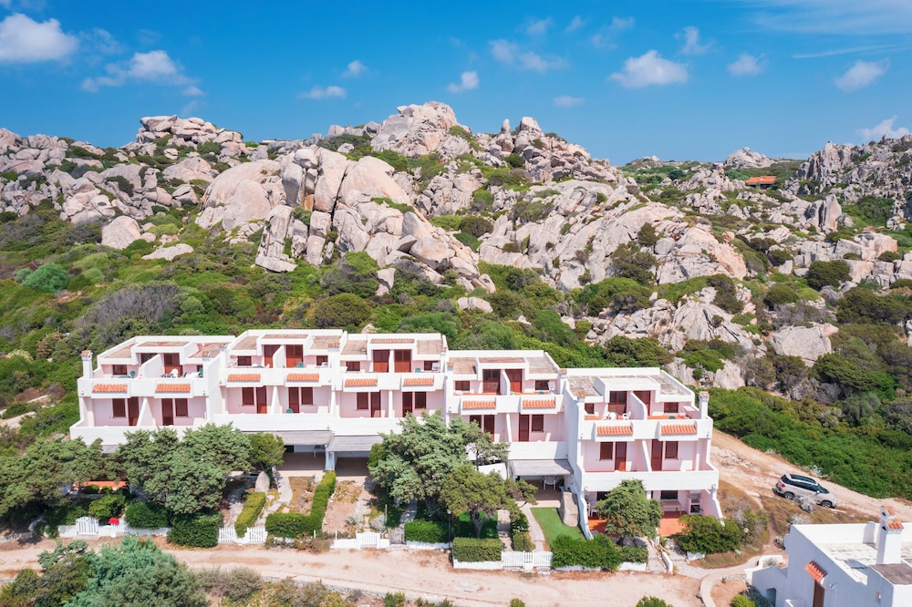 Residence Baia Santa Reparata — Hotel building in Capo Testa, Sardinia