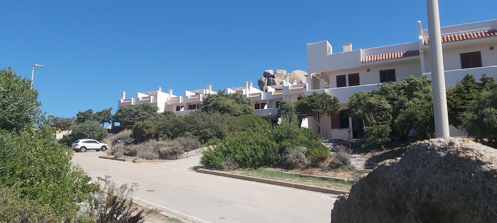 Residence Baia Santa Reparata — Hotel building in Capo Testa, Sardinia