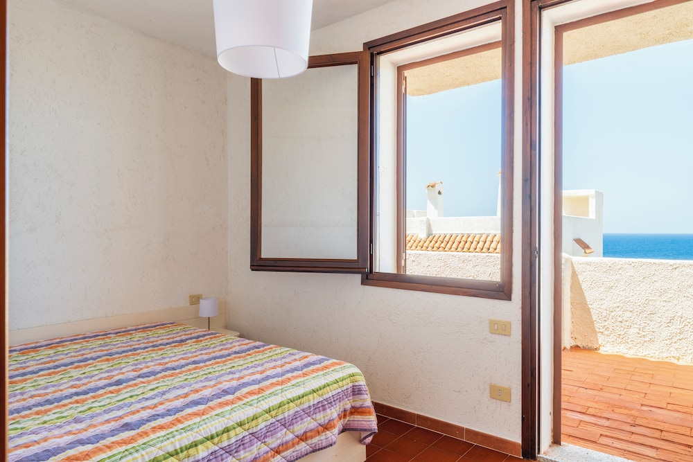 Residence Baia Santa Reparata — Hotel rooms in Capo Testa, Sardinia