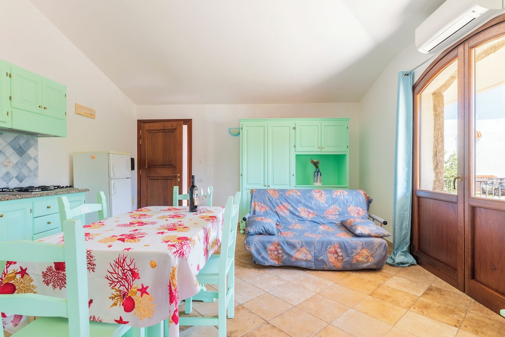 Residence Baia Santa Reparata — Hotel rooms in Capo Testa, Sardinia
