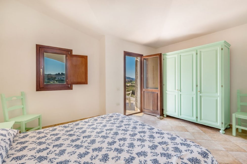 Residence Baia Santa Reparata — Hotel rooms in Capo Testa, Sardinia