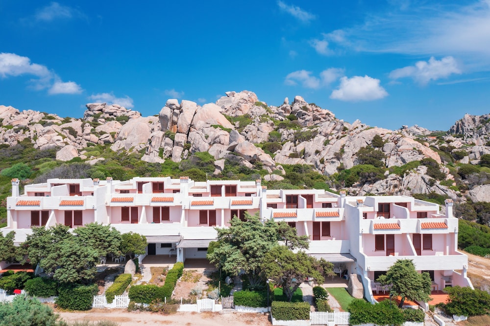 Residence Baia Santa Reparata — Hotel building in Capo Testa, Sardinia
