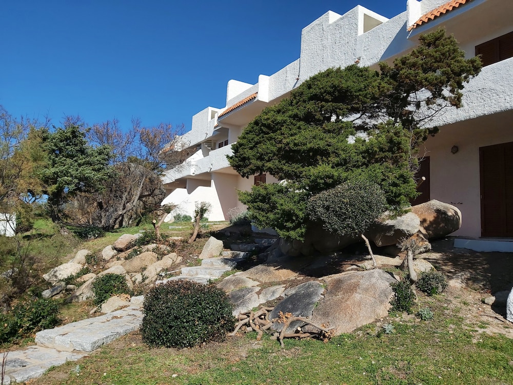 Residence Baia Santa Reparata — Hotel building in Capo Testa, Sardinia
