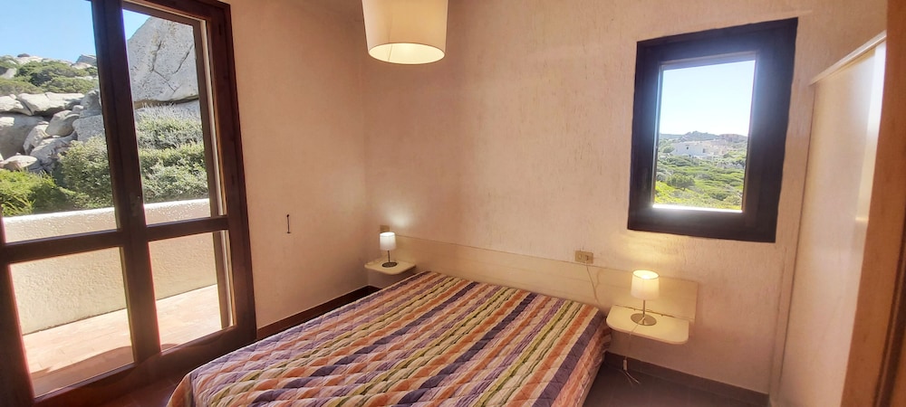 Residence Baia Santa Reparata — Hotel rooms in Capo Testa, Sardinia