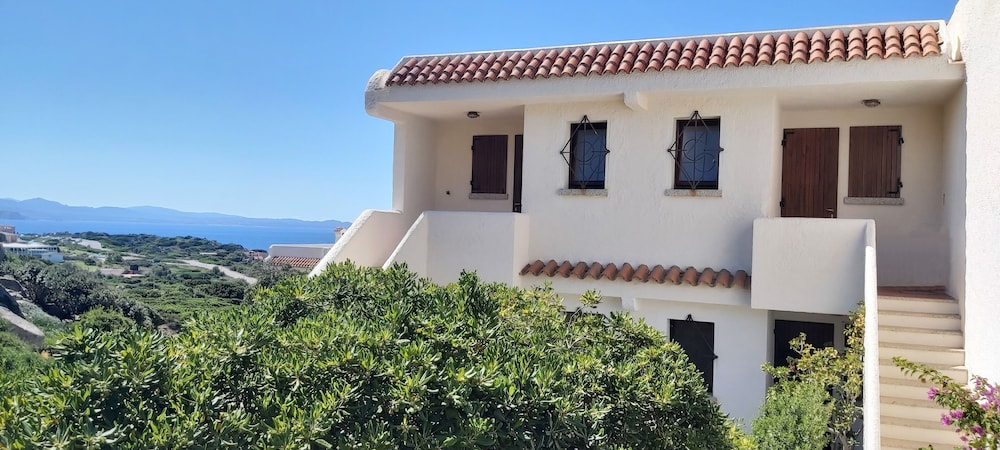 Residence Baia Santa Reparata — Hotel building in Capo Testa, Sardinia