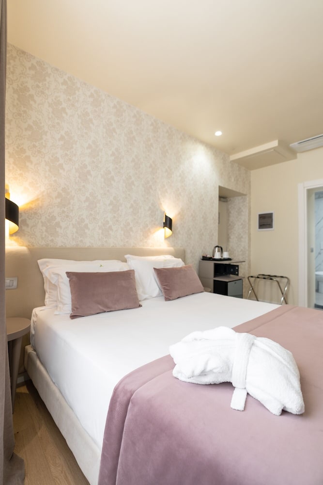 Hotel Caravita — Hotel rooms in Rome, Lazio
