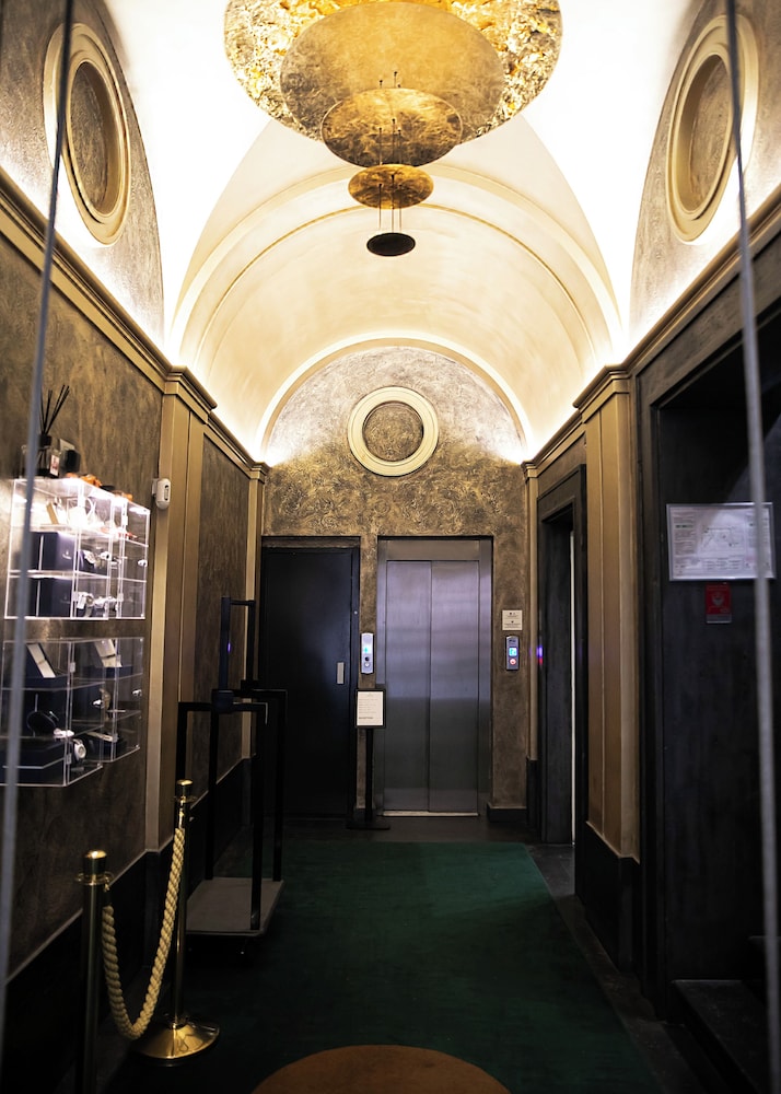 Hotel Caravita — Hotel building in Rome, Lazio
