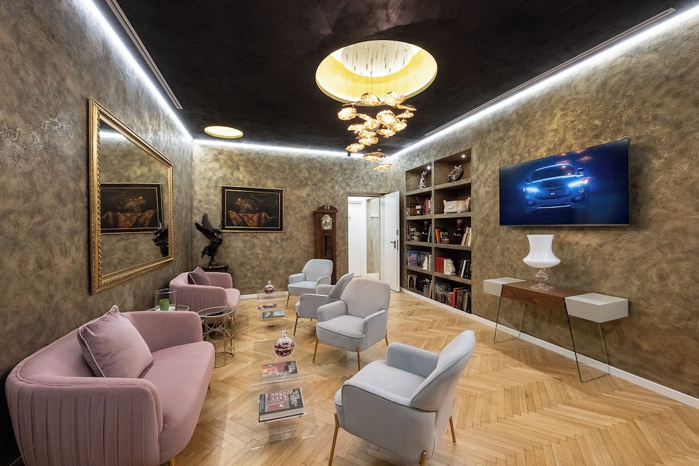 Hotel Caravita — Hotel building in Rome, Lazio