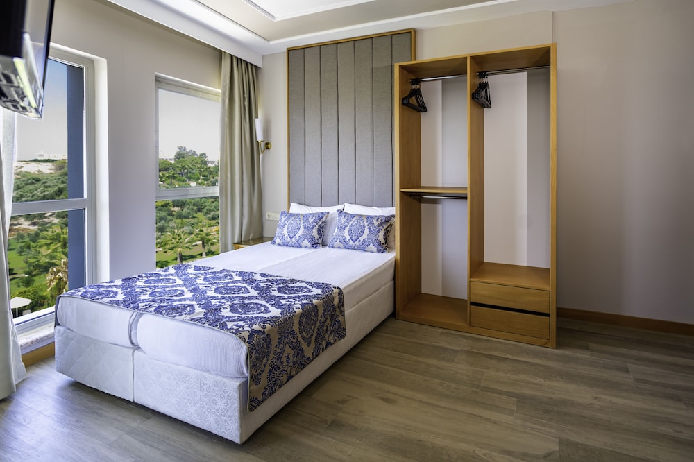 Royal Atlantis Beach — Hotel rooms in Side
