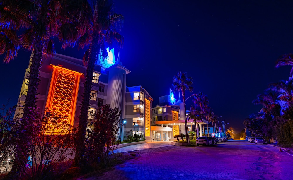 Royal Atlantis Beach — Hotel building in Side