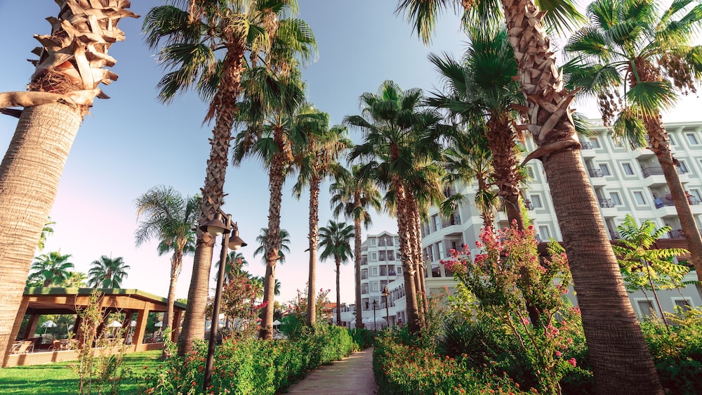 Royal Atlantis Beach — Hotel building in Side
