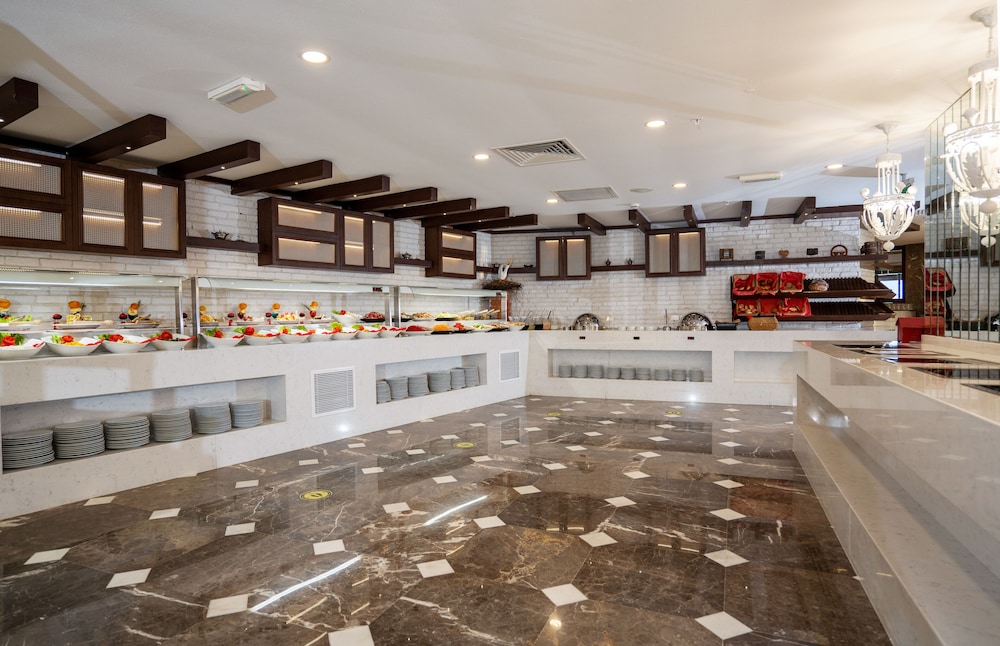 Royal Atlantis Beach — Restaurant & bars in Side