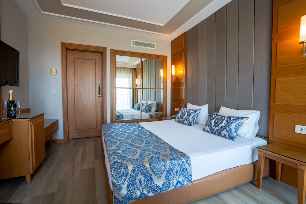 Royal Atlantis Beach — Hotel rooms in Side