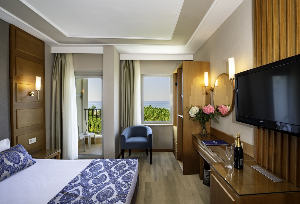 Royal Atlantis Beach — Hotel rooms in Side