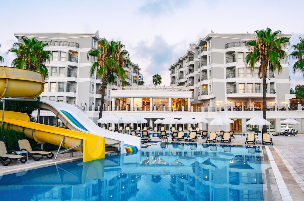 Royal Atlantis Beach — Swimming pool in Side