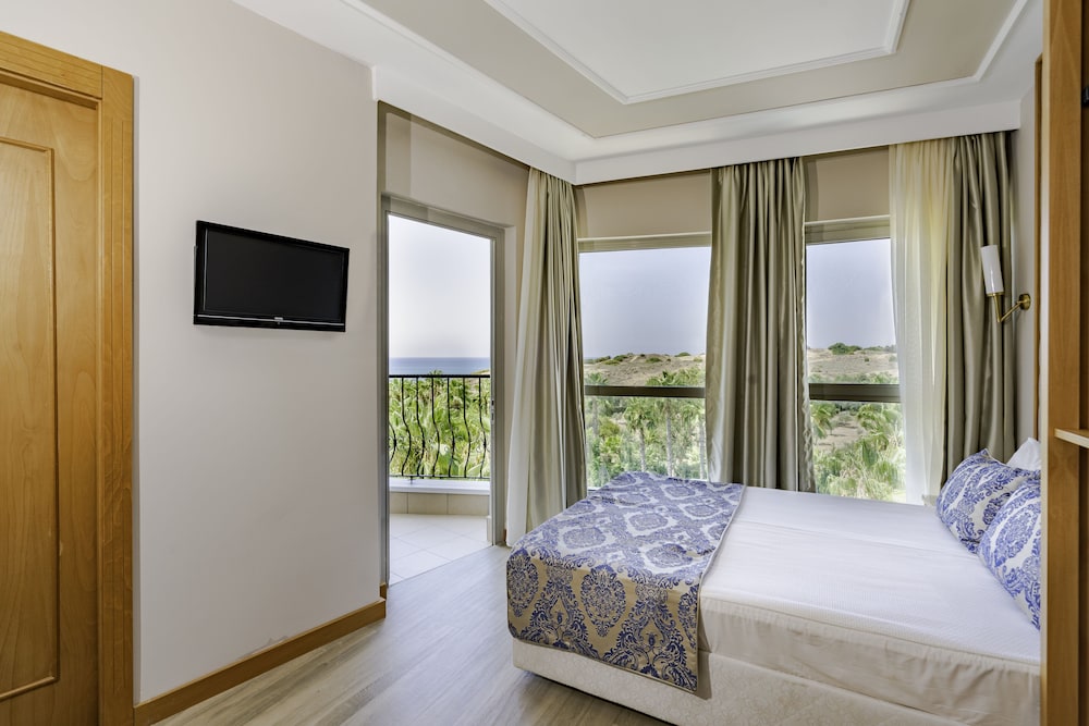 Royal Atlantis Beach — Hotel rooms in Side