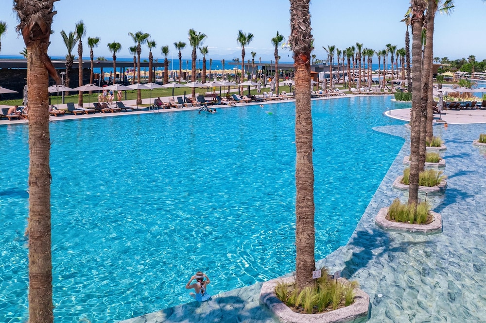 Lago Hotel — Pool in Side