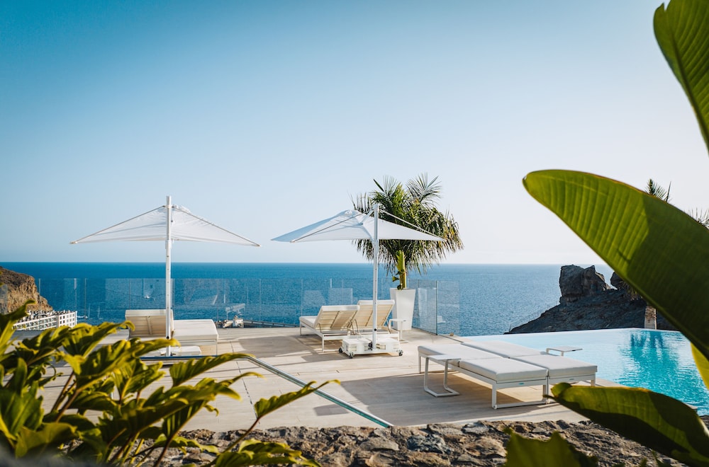 Grand Horizon Luxury Boutique Suites — Swimming pool in Puerto Rico, Canary Islands
