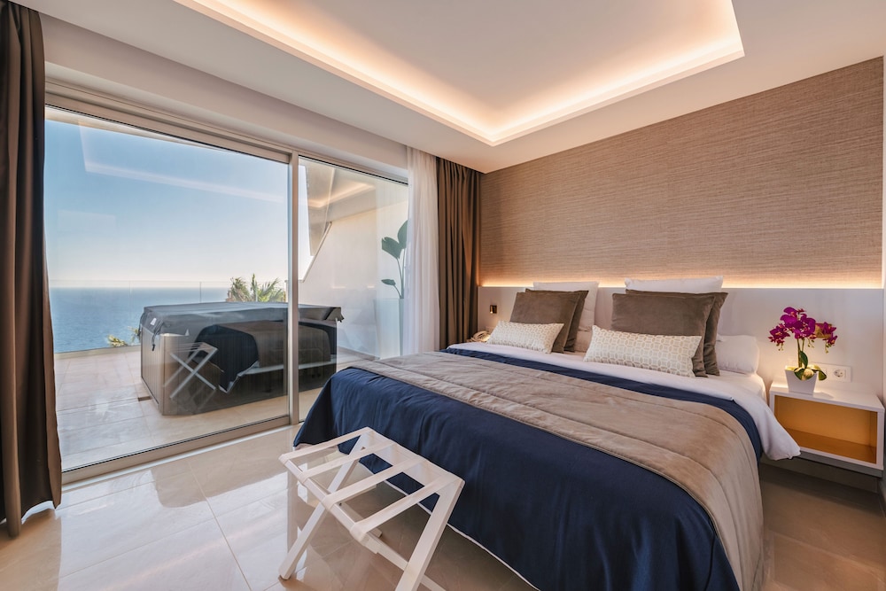 Grand Horizon Luxury Boutique Suites — Hotel rooms in Puerto Rico, Canary Islands