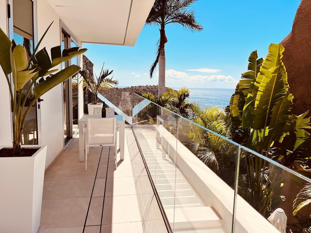Grand Horizon Luxury Boutique Suites — Hotel building in Puerto Rico, Canary Islands