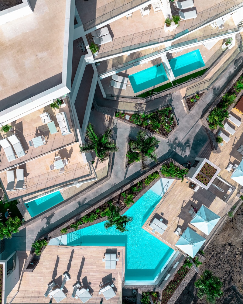 Grand Horizon Luxury Boutique Suites — Swimming pool in Puerto Rico, Canary Islands