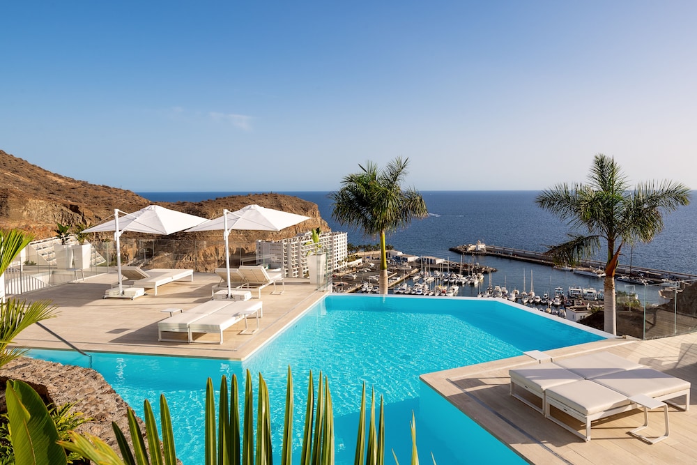 Grand Horizon Luxury Boutique Suites — Swimming pool in Puerto Rico, Canary Islands
