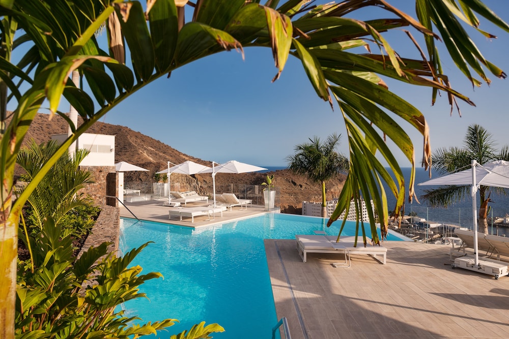 Grand Horizon Luxury Boutique Suites — Swimming pool in Puerto Rico, Canary Islands