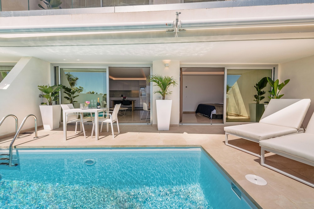 Grand Horizon Luxury Boutique Suites — Swimming pool in Puerto Rico, Canary Islands
