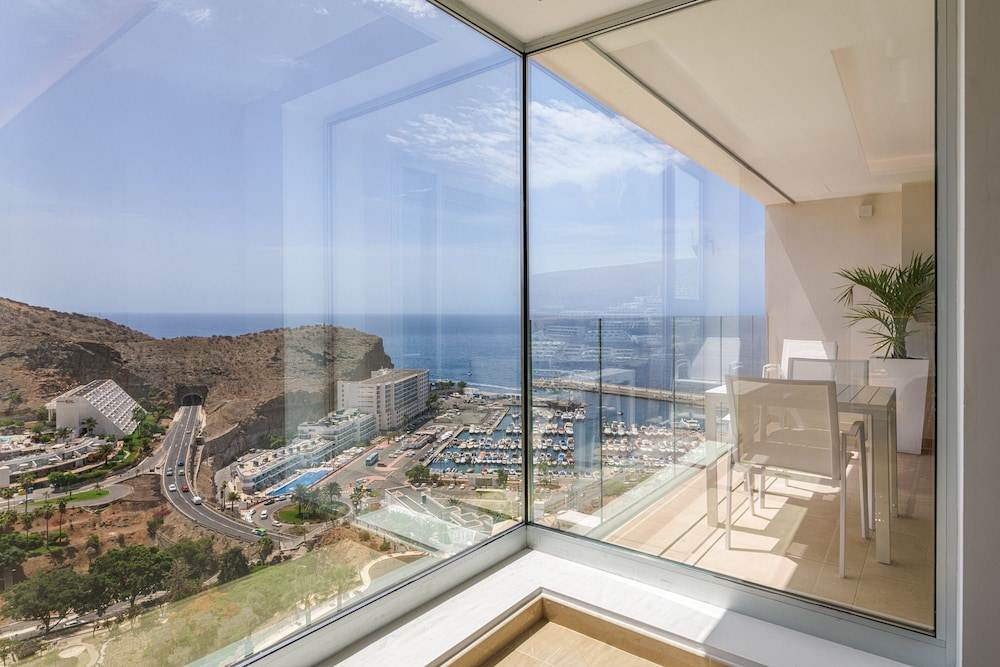 Grand Horizon Luxury Boutique Suites — Hotel rooms in Puerto Rico, Canary Islands