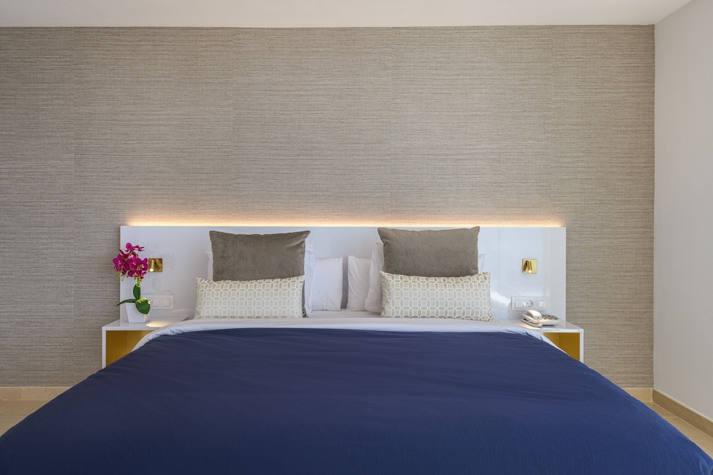 Grand Horizon Luxury Boutique Suites — Hotel rooms in Puerto Rico, Canary Islands