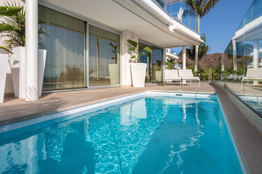 Grand Horizon Luxury Boutique Suites — Swimming pool in Puerto Rico, Canary Islands