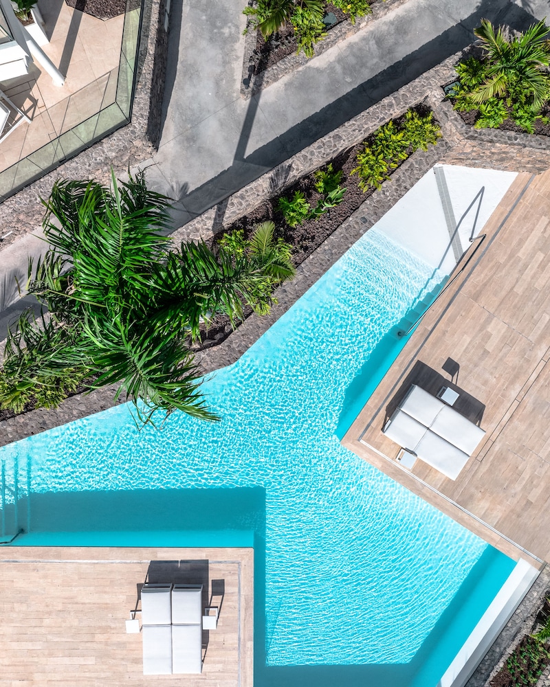 Grand Horizon Luxury Boutique Suites — Swimming pool in Puerto Rico, Canary Islands