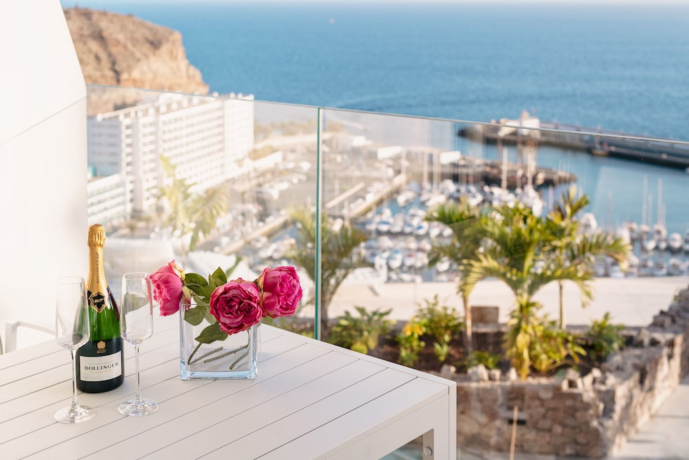 Grand Horizon Luxury Boutique Suites — Hotel building in Puerto Rico, Canary Islands