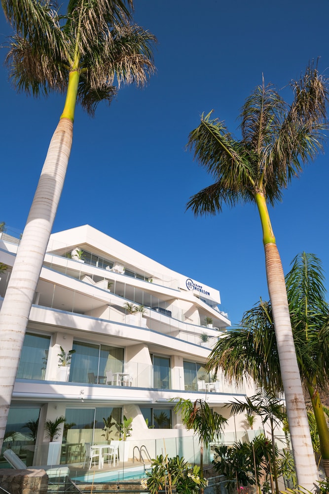 Grand Horizon Luxury Boutique Suites — Hotel building in Puerto Rico, Canary Islands