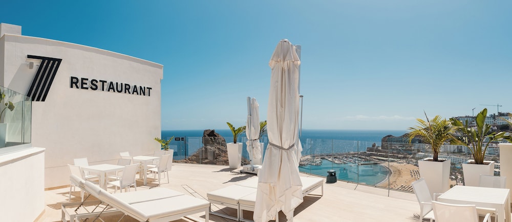 Grand Horizon Luxury Boutique Suites — Restaurant & bars in Puerto Rico, Canary Islands