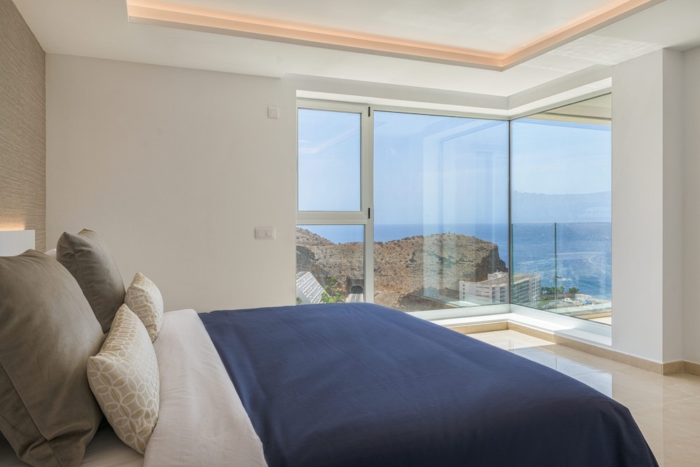 Grand Horizon Luxury Boutique Suites — Hotel rooms in Puerto Rico, Canary Islands