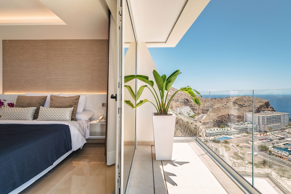 Grand Horizon Luxury Boutique Suites — Hotel rooms in Puerto Rico, Canary Islands