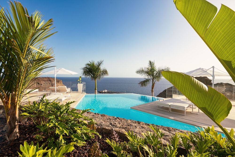 Grand Horizon Luxury Boutique Suites — Swimming pool in Puerto Rico, Canary Islands