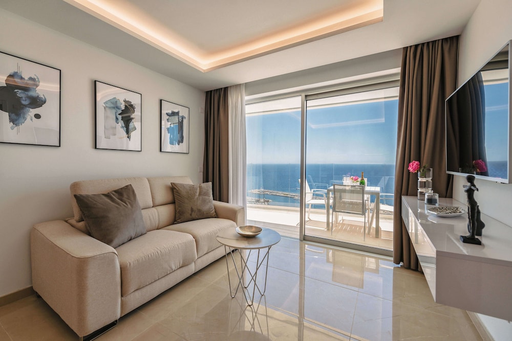 Grand Horizon Luxury Boutique Suites — Hotel rooms in Puerto Rico, Canary Islands