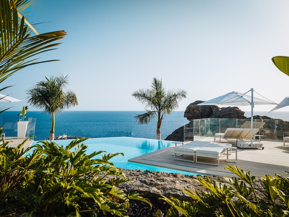 Grand Horizon Luxury Boutique Suites — Swimming pool in Puerto Rico, Canary Islands