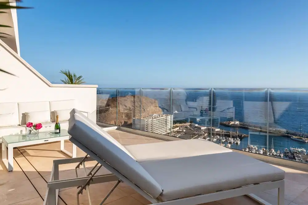 Grand Horizon Luxury Boutique Suites — Hotel rooms in Puerto Rico, Canary Islands