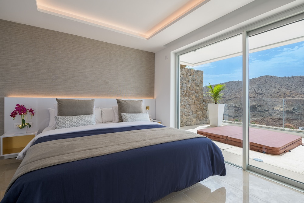 Grand Horizon Luxury Boutique Suites — Hotel rooms in Puerto Rico, Canary Islands