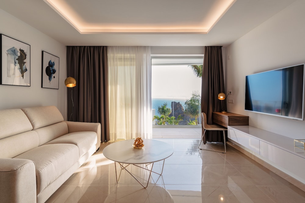 Grand Horizon Luxury Boutique Suites — Hotel rooms in Puerto Rico, Canary Islands