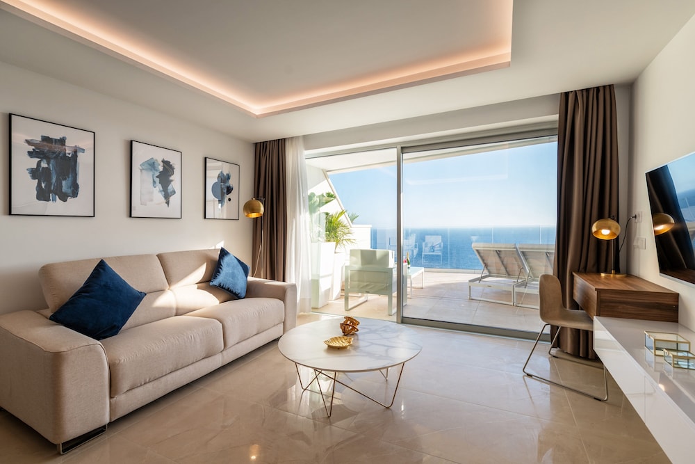 Grand Horizon Luxury Boutique Suites — Hotel rooms in Puerto Rico, Canary Islands