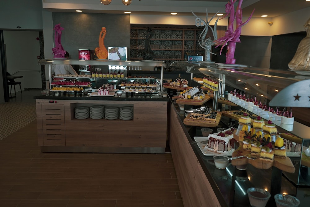 Sırma Hotel — Restaurant & bars in Side